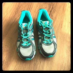 Women’s New Balance sneakers size 7, never worn